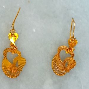 A pair of 21 Kt earrings